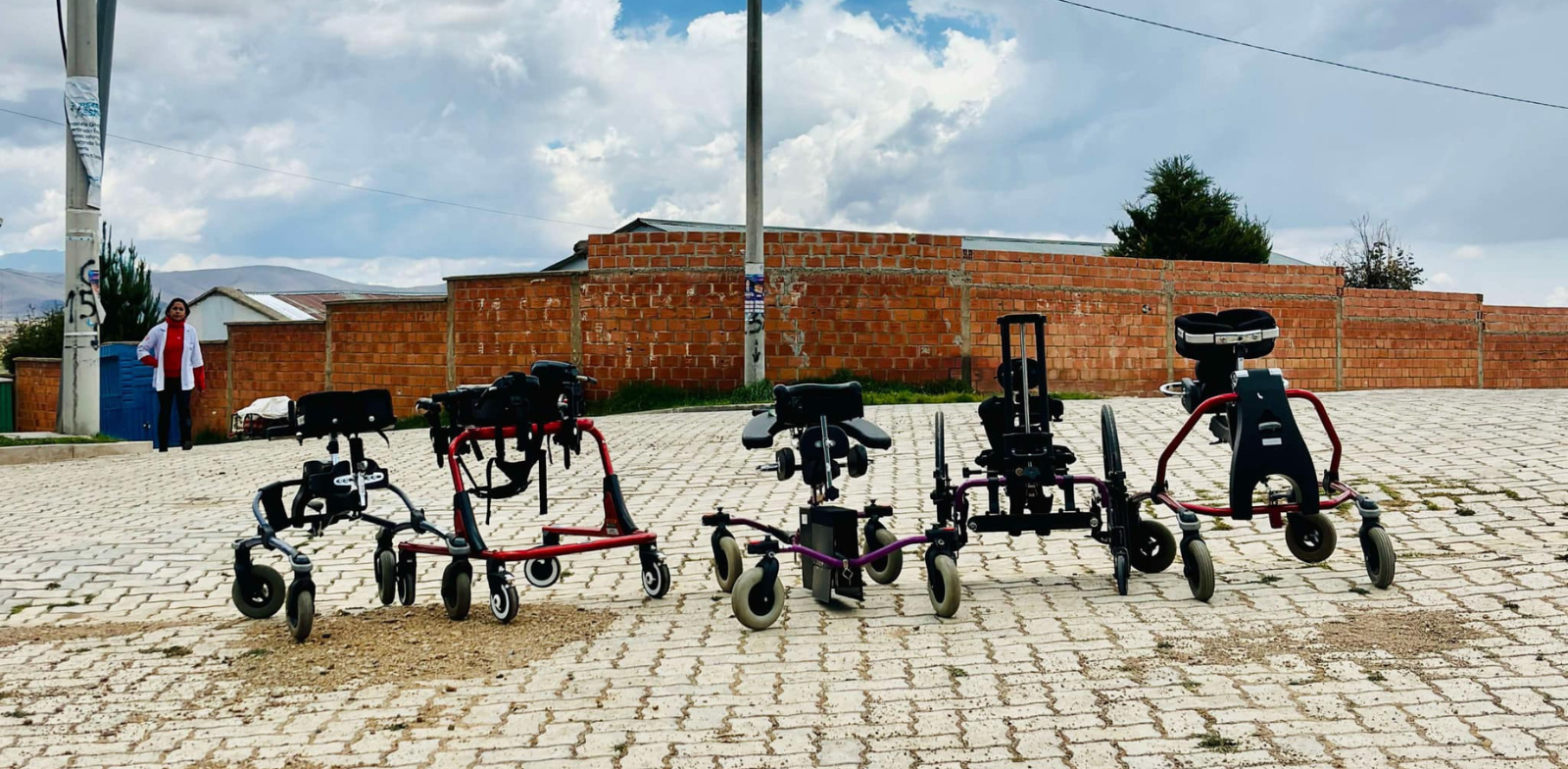 des chaises adaptées au terrain bolivien