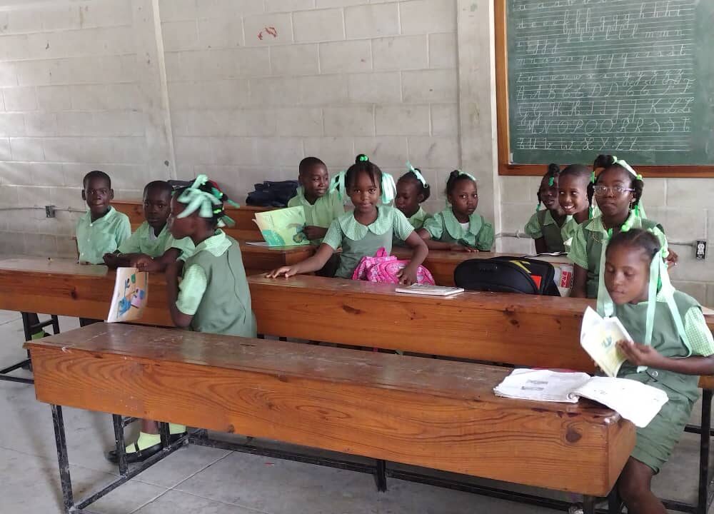 jeunes filles à l'école en Haïti